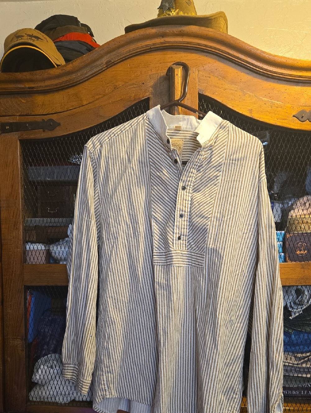 WAHMAKER Men's Tan & White Striped Button-Down Henley Shirt